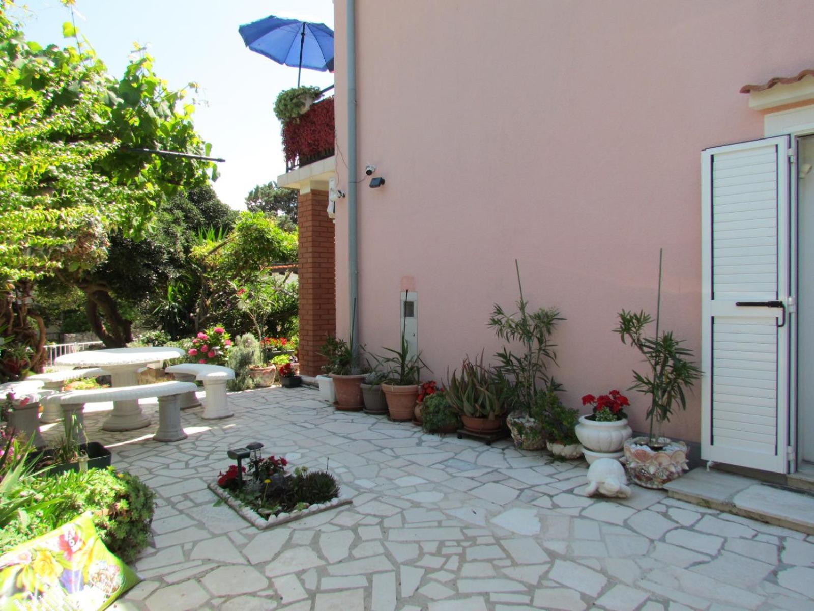 Apartments Bura & Jugo, Cres, Without Stress Exterior photo